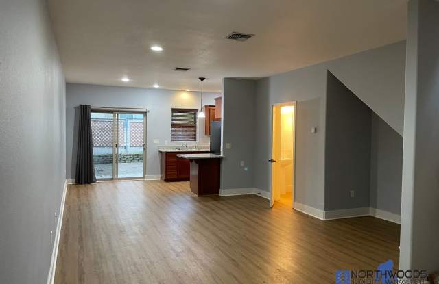 Very Nice 2 Bedroom 2.5 Bath 2 Story Townhouse in Friendly Central Point photos photos