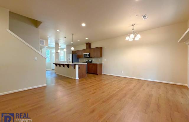 MOVE-IN SPECIAL - Modern Beaverton 3BR/3BA Townhome with Garage Near Nike & Intel Gallery 4
