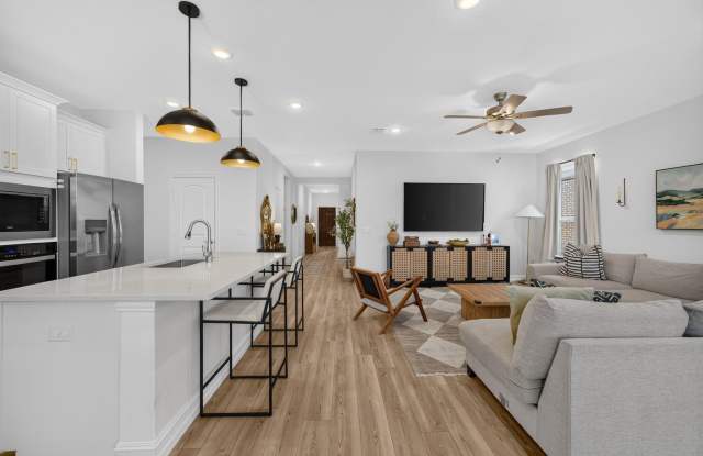 1109 Nathan Lane Gallery 3