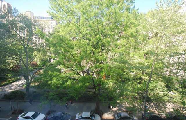 21 Gramercy Park South Gallery 3