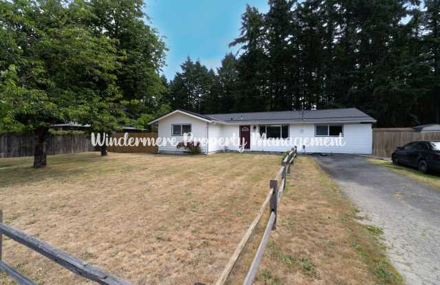 Bright and cheery 3 bed rambler on large fully fenced lot - 11731 Gable Avenue Southwest, Kitsap County, WA 98367