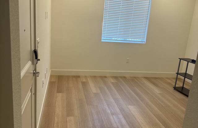 5545 Oberon Avenue photos photos