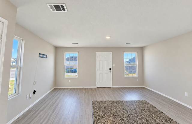 Charming 3BR Home with Open Floor Plan Near Lackland AFB & SeaWorld Gallery 4