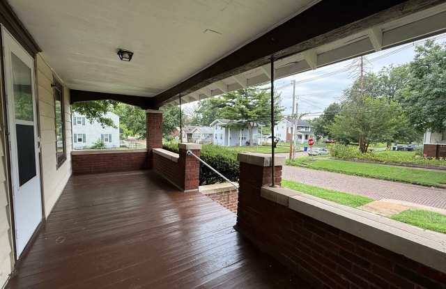 Charming West End 1.5-Story Home on a Corner Lot! Gallery 4