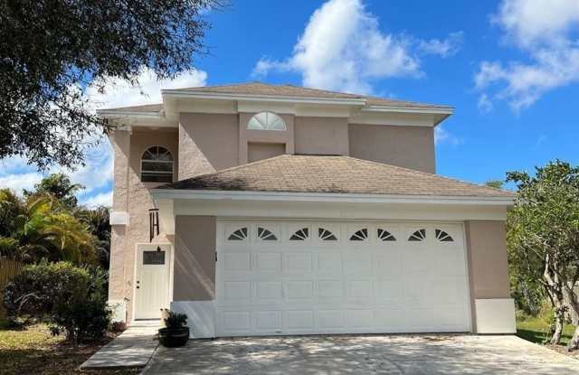 946 BERKLEY Court N Gallery 1