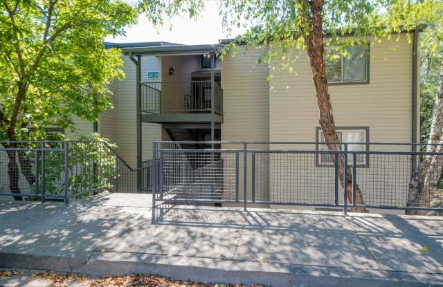 Beautifully renovated 1 bed, 1 bath Condo in Green Hills! photos photos