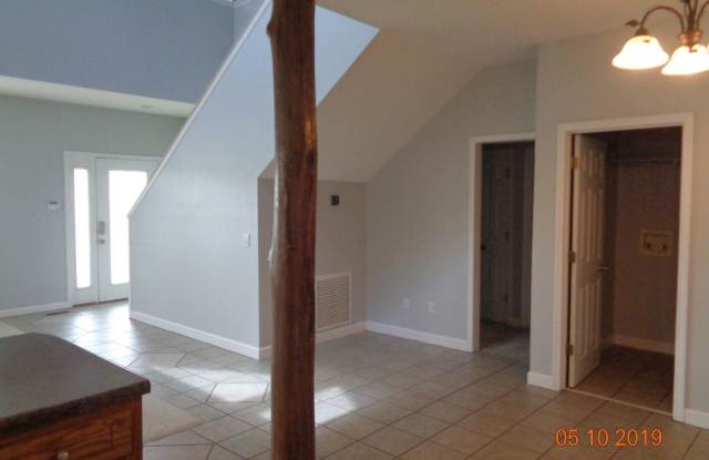 308 Riverview Ct Gallery 4