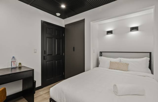 Single Room with a Jack and Jill Bathroom at 10773 Ashton Unit 1 - Room 2 photos photos
