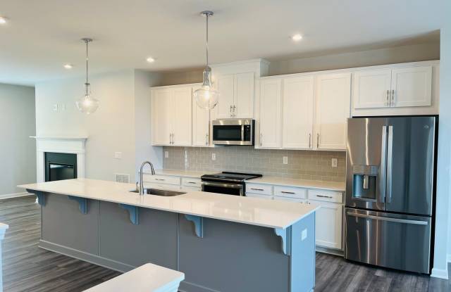 LIKE NEW Townhome located in Westside Bend! MUST SEE! Gallery 3