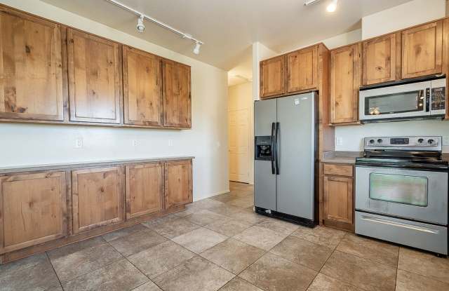 638-642 E. Lester St. ( 638-1, 638-2, 640-1, 640-2, 642-1, 642-2 ) - SVP Gallery 4