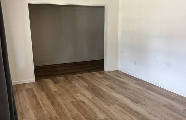 Spacious 2 bedroom with A Fire Place Gallery 4