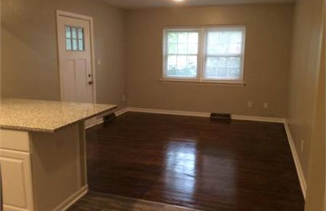 2507 Eastway Drive Gallery 2