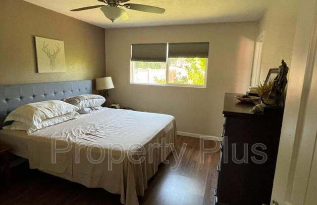 8123 E Mitchell Dr Gallery 2