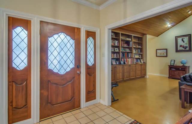 9103 Oak Ledge Drive Gallery 3