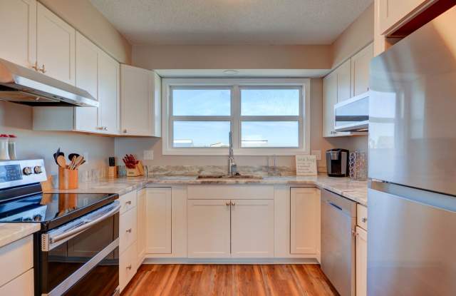 Pet Friendly! Ocean Front OFF SEASON Rental- October 1st, 2026 through May 22nd, 2027 Gallery 4