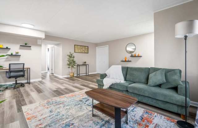 816 W Saint James Street photos photos
