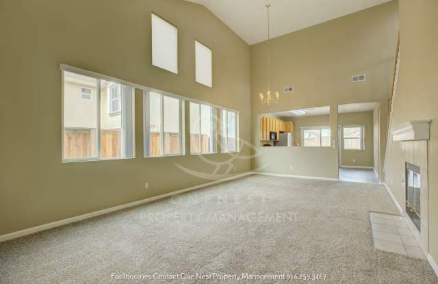 Twelve Bridges home - 3bdm + Den & Loft! Gallery 4
