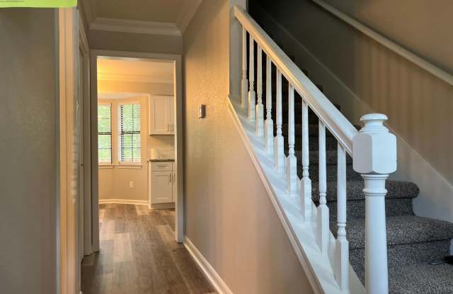 11907 Saint Charles Blvd, Little Rock AR 72211 - Totally remodeled Turtle Creek 4br 2ba w/2 car garage Gallery 4