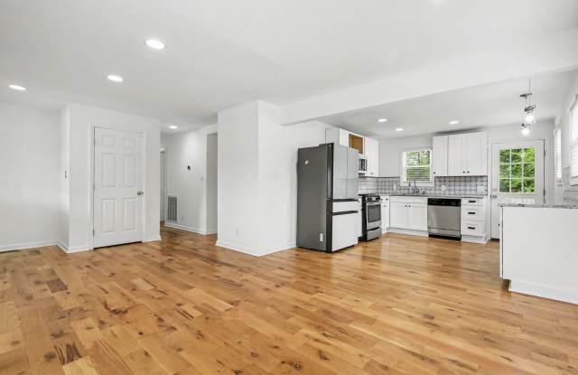 1708 Athens Avenue Gallery 1