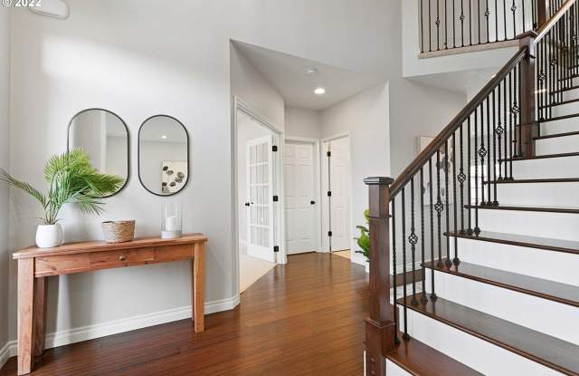 Stunning 4-Bedroom Hillsboro Home with Bonus Room, Den & RV Parking Gallery 4
