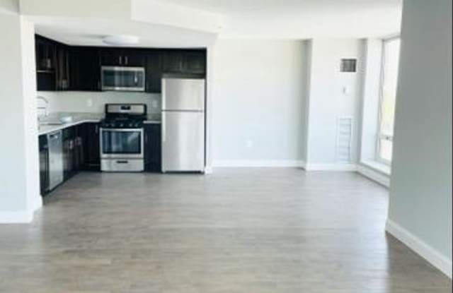 250 E HARBORTOWN DR # 30/404 Gallery 2