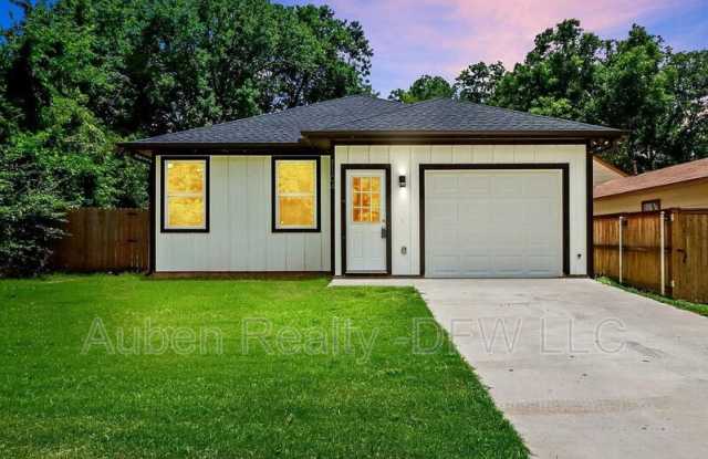 1104 W Elm Street Gallery 1
