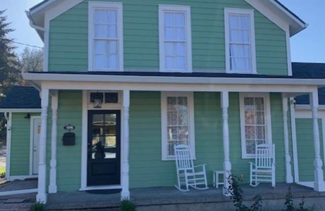 $2,750 Furnished or $2,550 Unfurnished, Three Bedrooms, Two Baths Duplex available now! photos photos