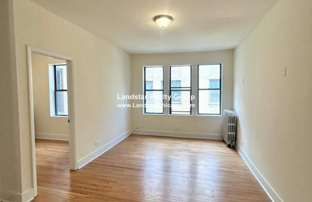 1532 North Kedzie Gallery 1