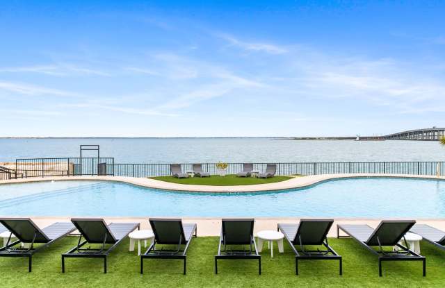 Lighthouse Pointe Gallery 2