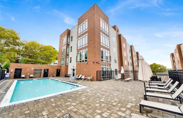 525 N MACQUESTEN PARKWAY - 525 North MacQuesten Parkway, Mount Vernon, NY 10552