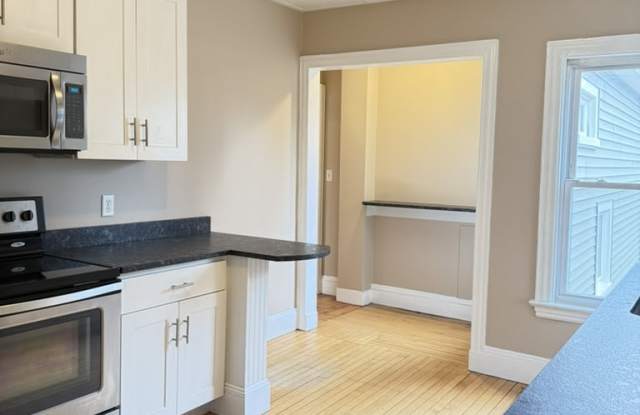 112 Summit Street - 2 photos photos