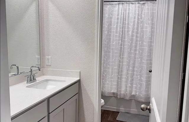 Room in 4 Bedroom Home in Georgetown photos photos