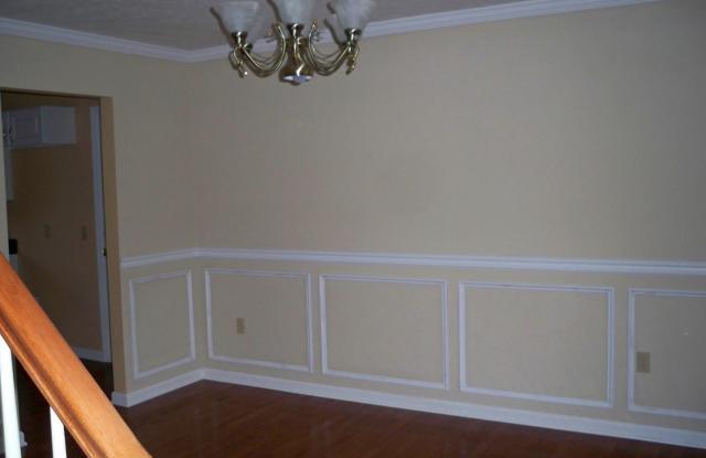 Spacious 4 bedroom Bellefonte house available mid-August! photos photos