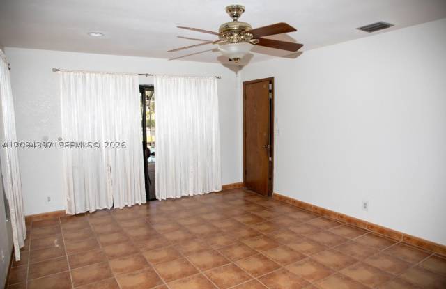 1060 NW 110th Ln Gallery 4