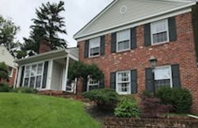2433 Lexington Rd. - 2433 Lexington Road, Idylwood, VA 22043