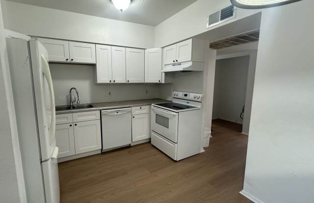 2844 E. Monte Cristo Avenue - 201 Gallery 2