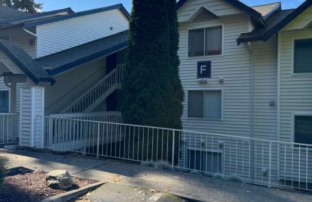 Cute, convenient and Water/Sewer/Garbage included - 5000 Lake Washington Boulevard Northeast, Renton, WA 98056