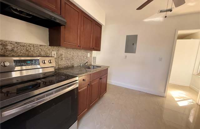 313 NE 57th St photos photos