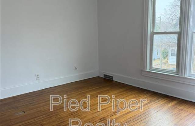 534 1/2 E Wyandotte St Gallery 3