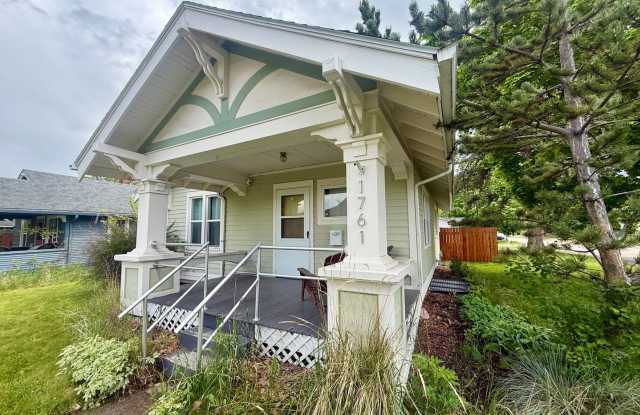 Stunning 3 Bed / 2 Bath Home on 10th Street! photos photos