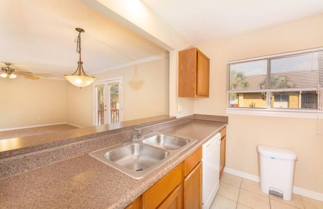 1968 TOUCAN WAY Gallery 3