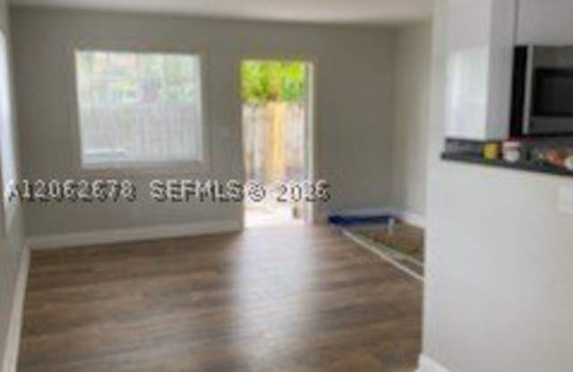 35 NE 13th St photos photos