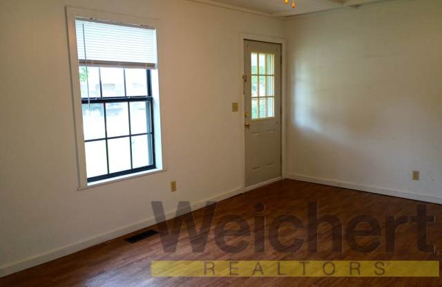 Cozy 2 Bed, 1 Bath Home Gallery 4