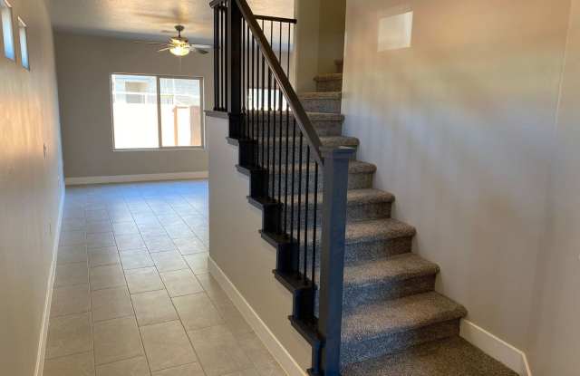 Red Mountain Vista Town Home Gallery 3