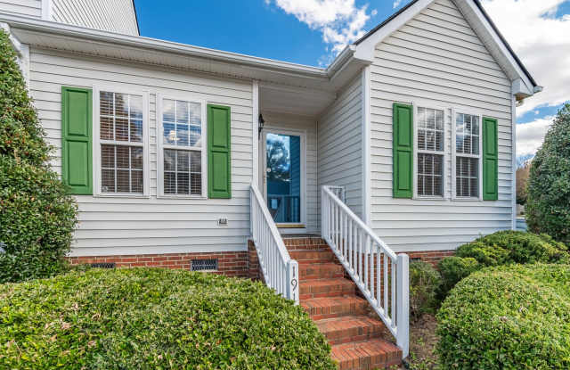 Cute 2 Bedroom Ranch Townhome - With Covered Deck and Fenced in Yard! Fuquay Varina - Available Now! Gallery 3