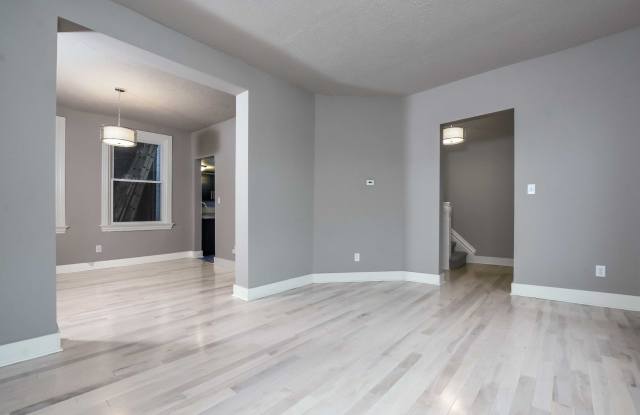 4 bedroom in South Side photos photos