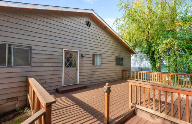 Charming 3 Bedroom Rambler in North Bend with Mountain Views & Inviting Outdoor Space Gallery 3