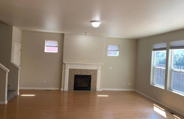 2832 NE Sedalia Lp Gallery 4