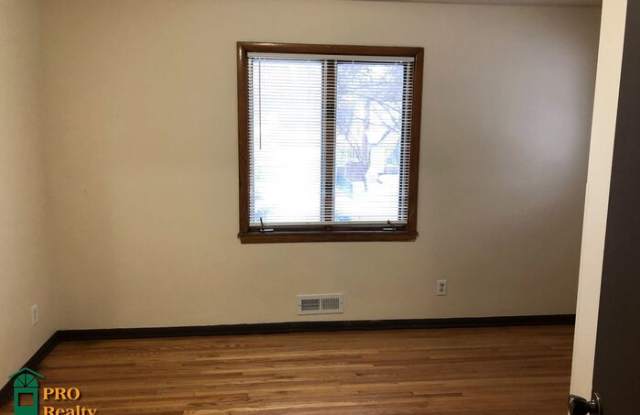 3526 Russell Avenue North Gallery 4