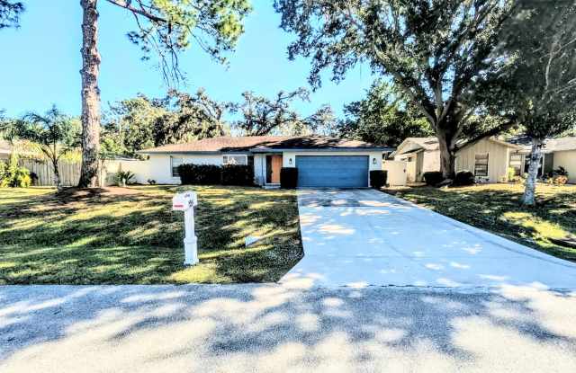 Annual unfurnished beautifully renovated 3/2 SFH downtown Sarasota. - 2017 Arden Drive, Sarasota Springs, FL 34232